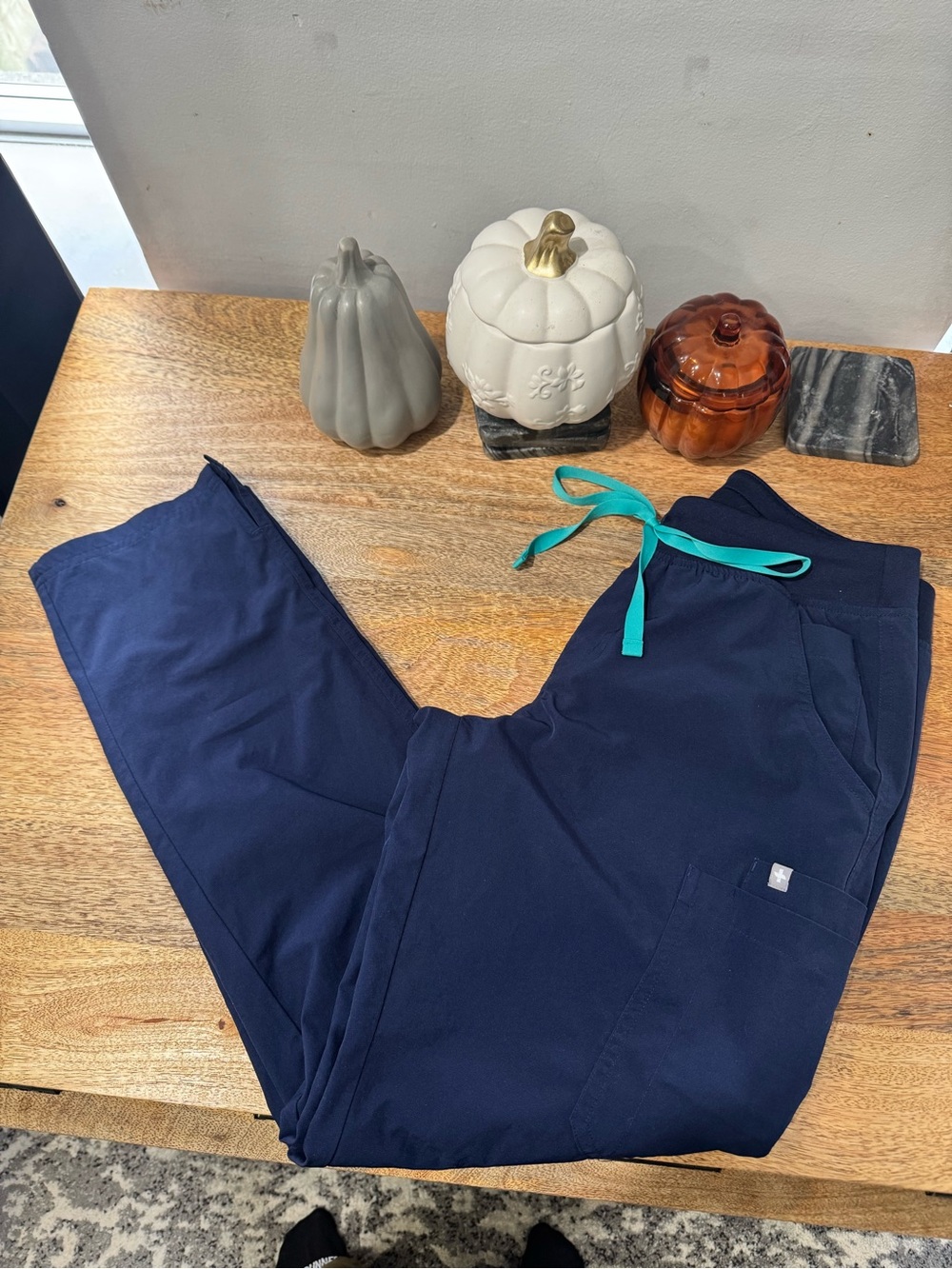 Women’s Figs Navy FREEx Lined Yola skinny scrub pants